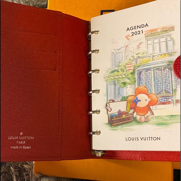 Authentic Louis Vuitton Small Ring Agenda in Epi Leather - Picture 5 of 12